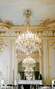 Mia sorellastra mi fece inciampare mentre camminavo verso l’altare al mio matrimonio – ma quello che mio padre fece il giorno dopo la lasciò senza parola.