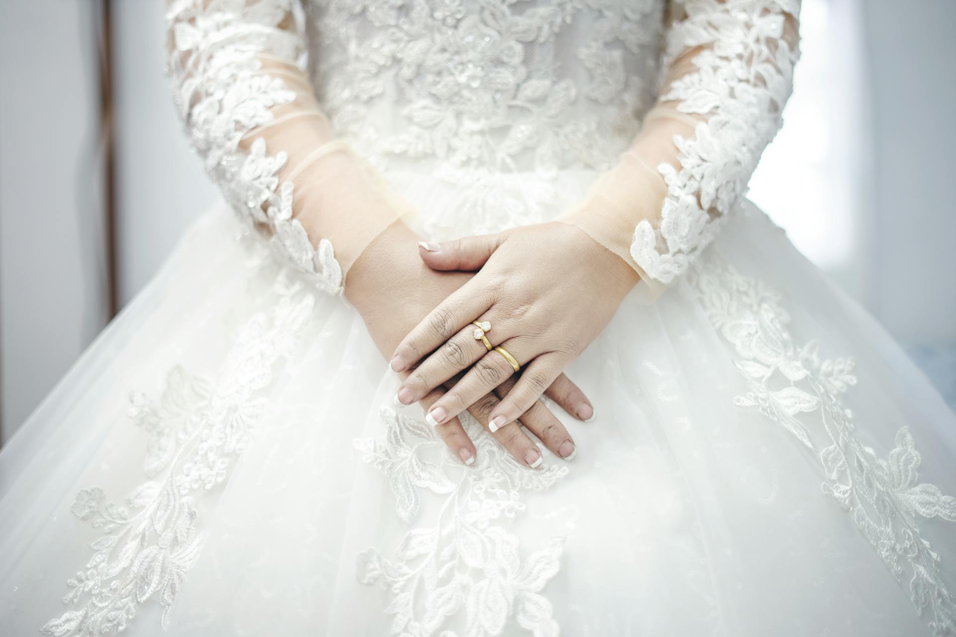 Kobieta w białej sukni | Źródło: Pexels